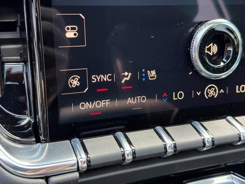 GMC Yukon Vehicle Image 16
