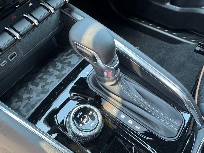 GMC Canyon Vehicle Image 12