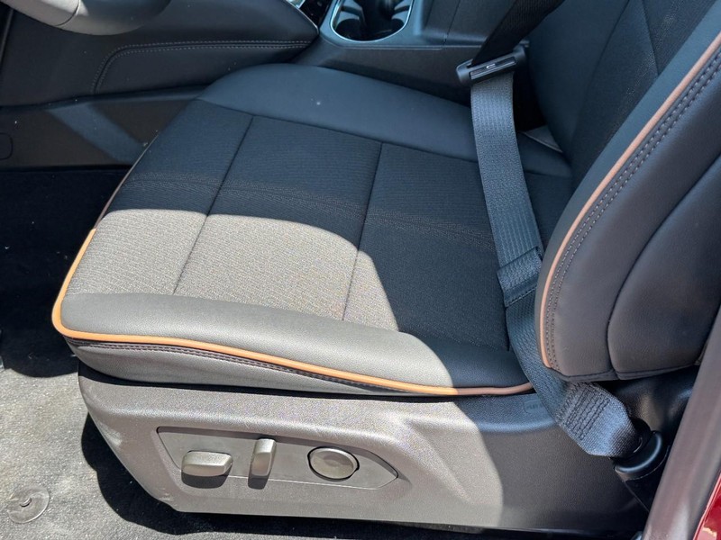GMC Canyon Vehicle Image 15