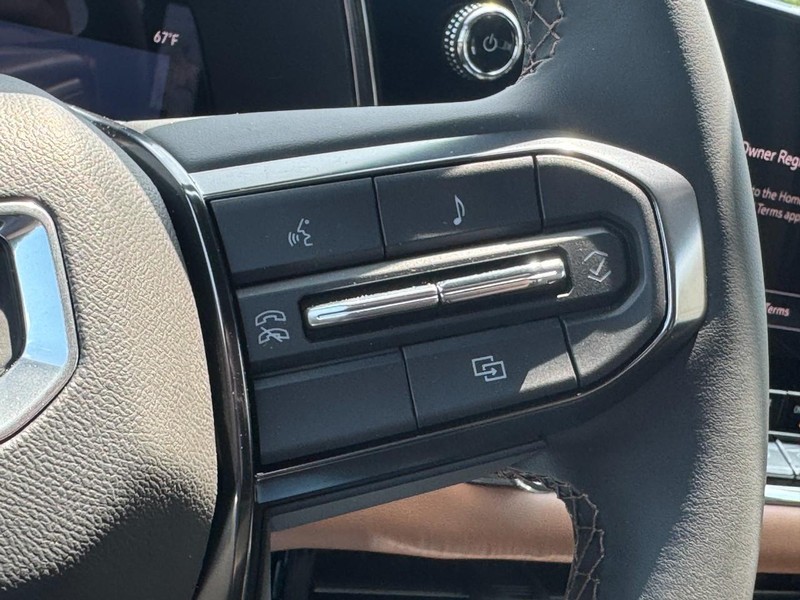 GMC Canyon Vehicle Image 11