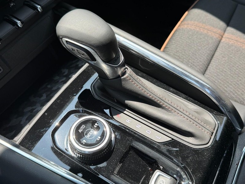 GMC Canyon Vehicle Image 12