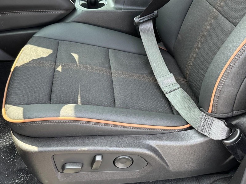 GMC Canyon Vehicle Image 16