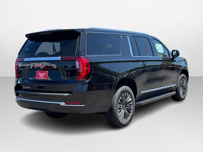 GMC Yukon XL Vehicle Image 03