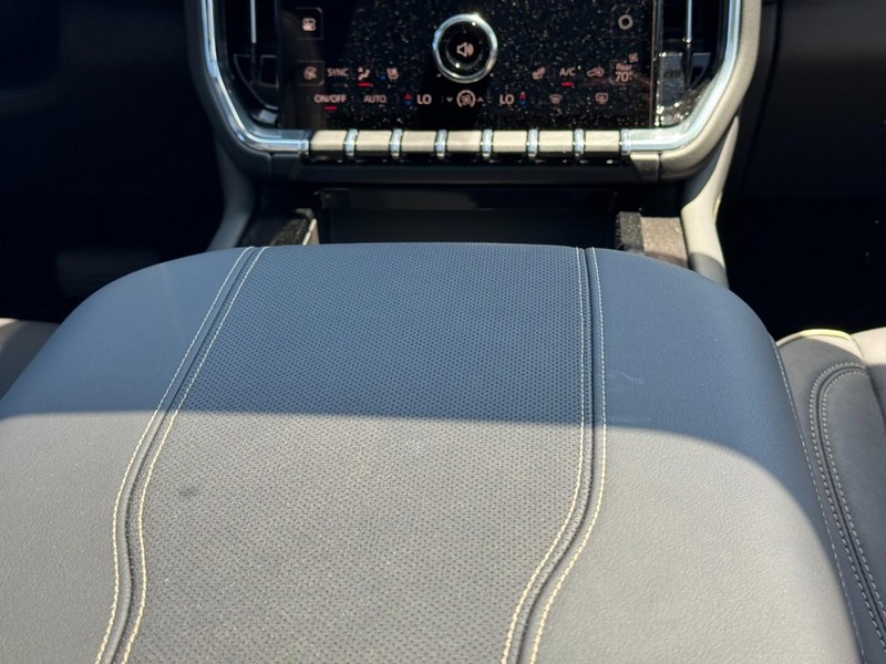 GMC Yukon XL Vehicle Image 11