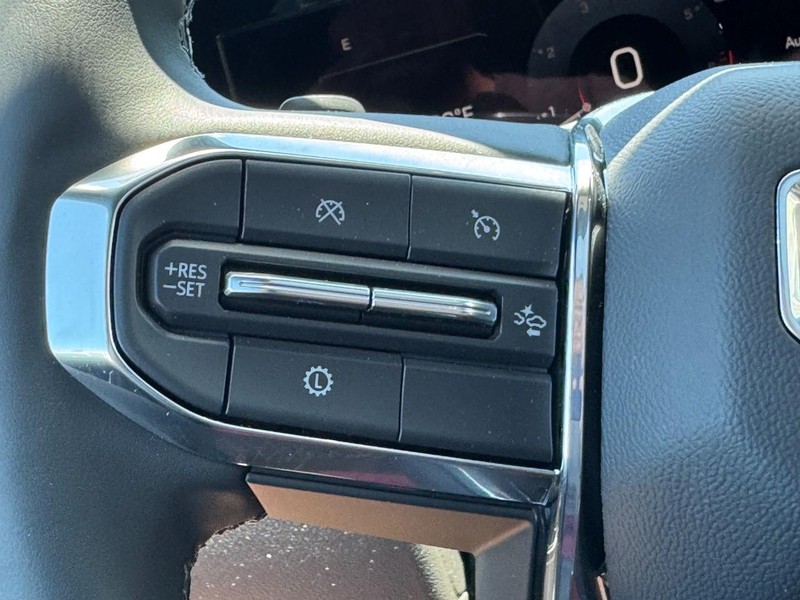GMC Yukon XL Vehicle Image 13