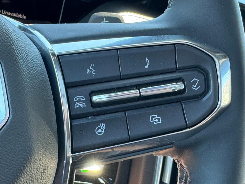 GMC Yukon XL Vehicle Image 14