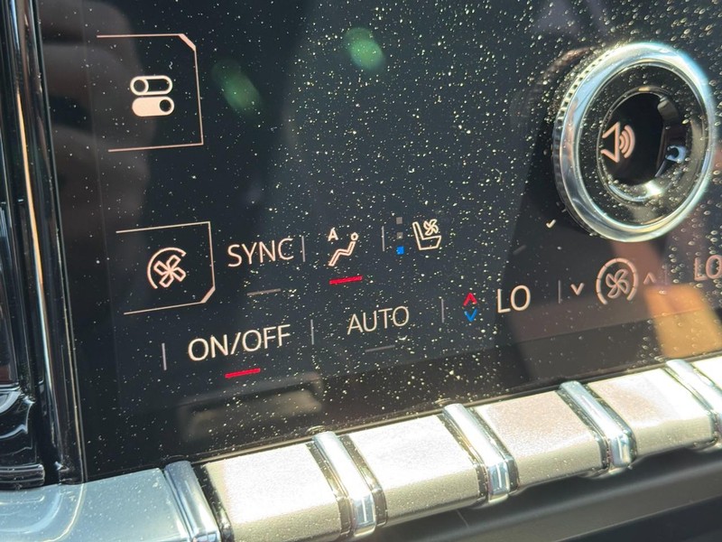 GMC Yukon XL Vehicle Image 15