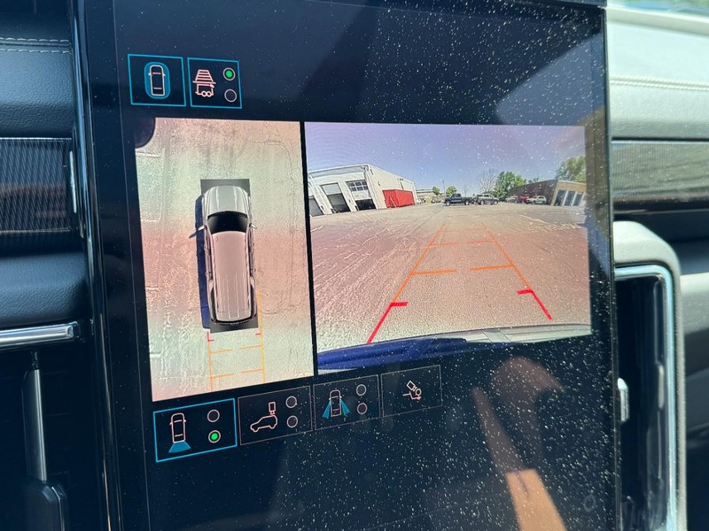 GMC Yukon XL Vehicle Image 16