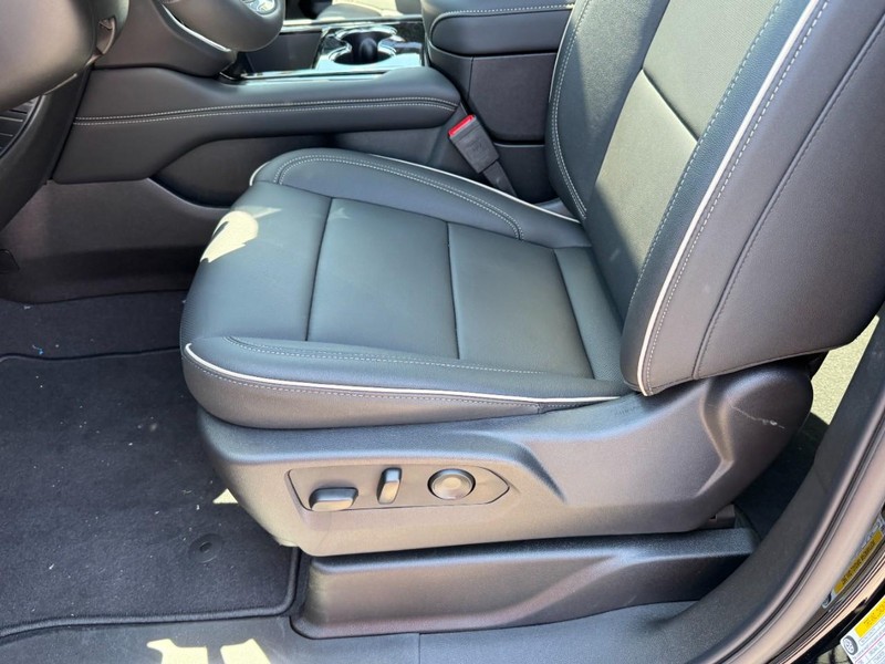 GMC Yukon XL Vehicle Image 17
