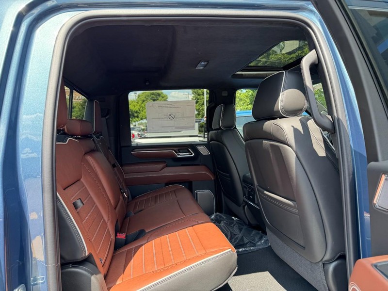 GMC Sierra 2500HD Vehicle Image 05