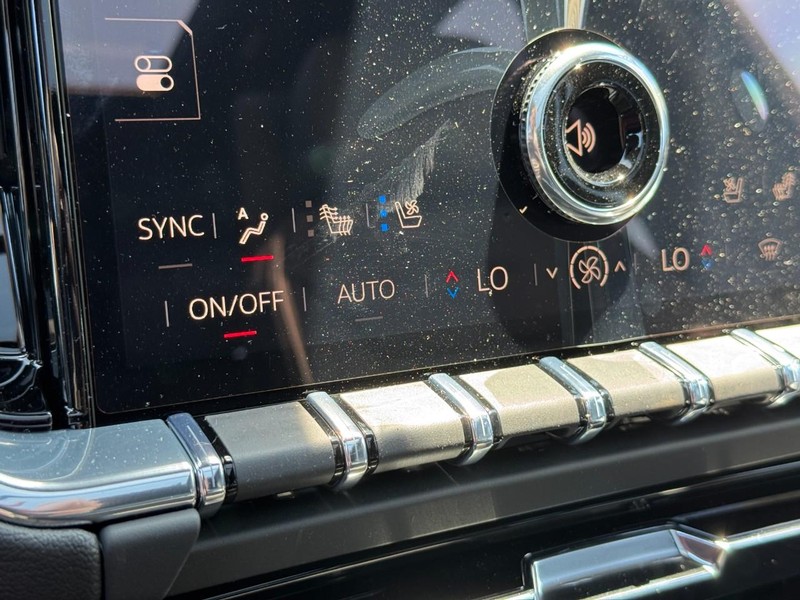 GMC Yukon Vehicle Image 15