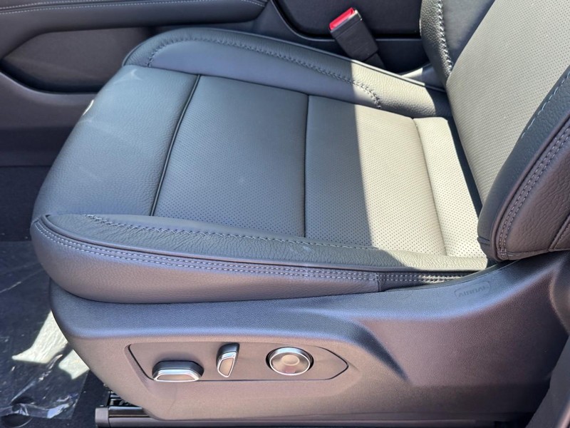 GMC Yukon Vehicle Image 17