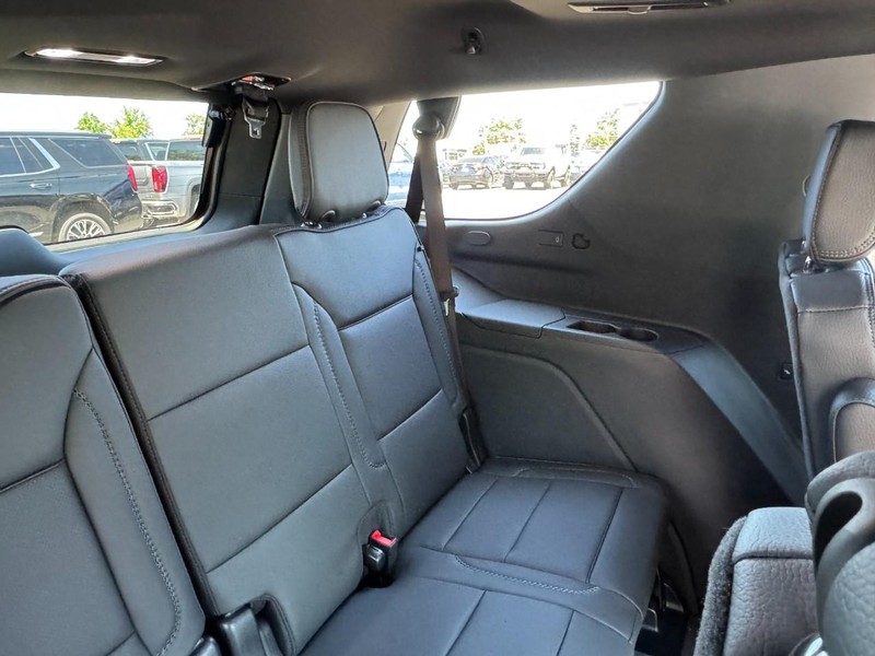 GMC Yukon Vehicle Image 06