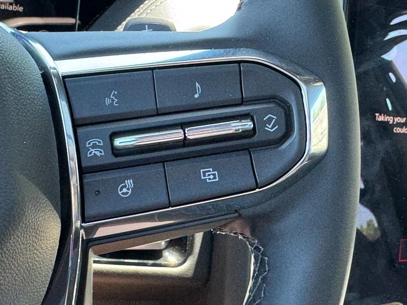 GMC Yukon Vehicle Image 13