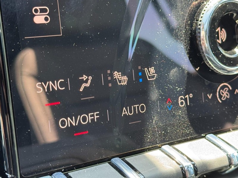GMC Yukon Vehicle Image 14