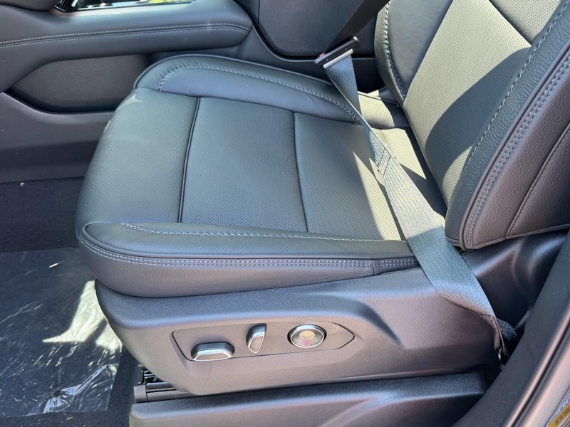 GMC Yukon Vehicle Image 17