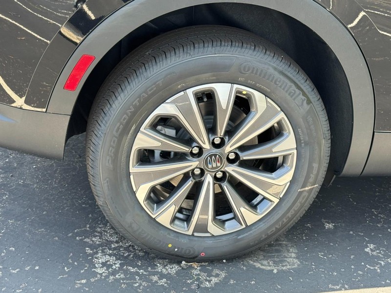 Buick Envision Vehicle Image 04