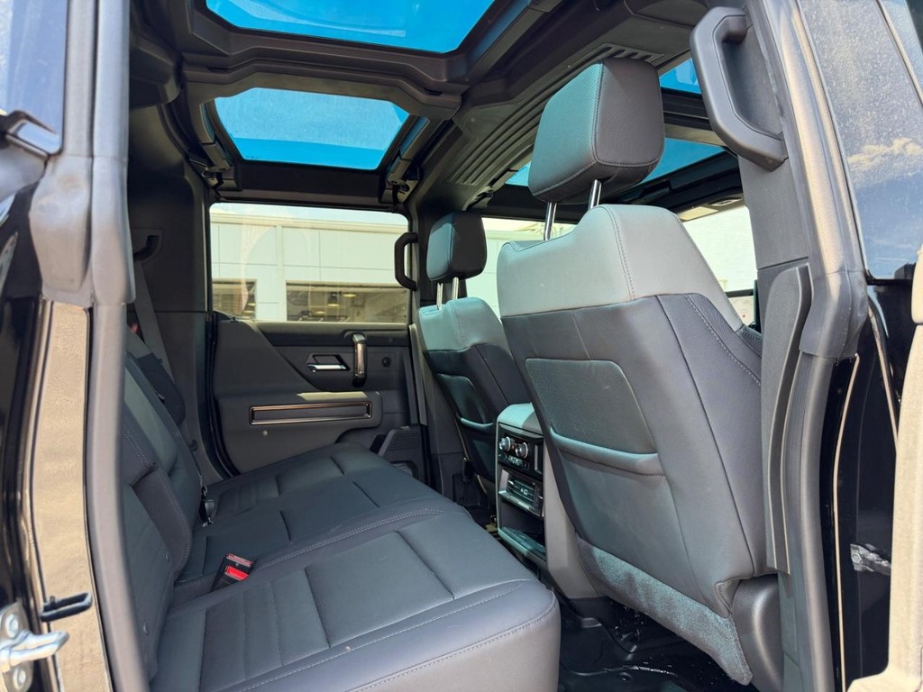 GMC HUMMER EV SUV Vehicle Image 04
