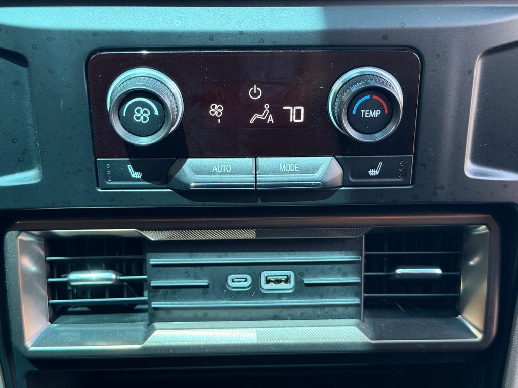 GMC HUMMER EV SUV Vehicle Image 09