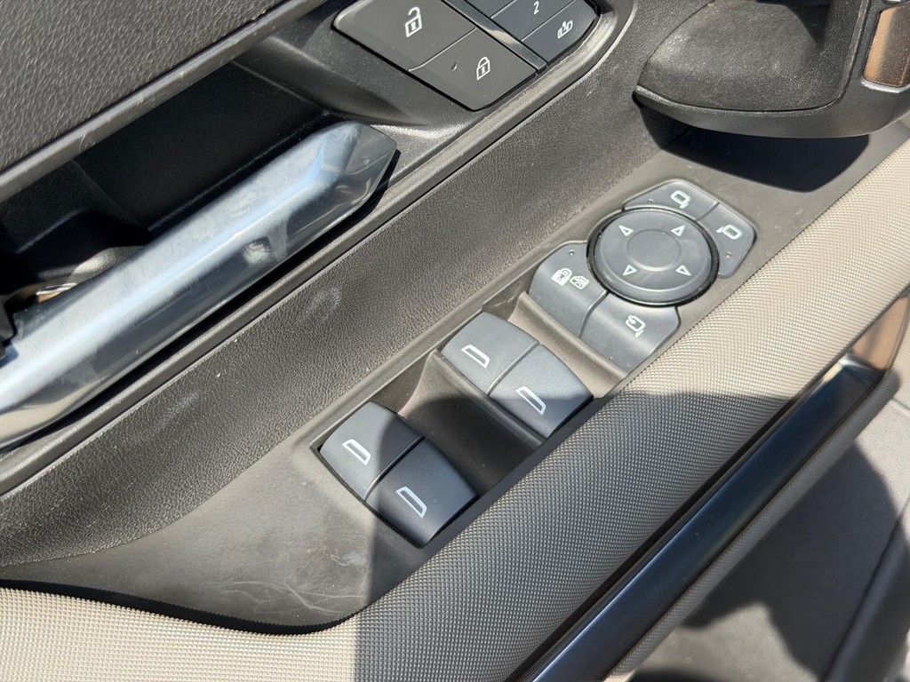 GMC HUMMER EV SUV Vehicle Image 10