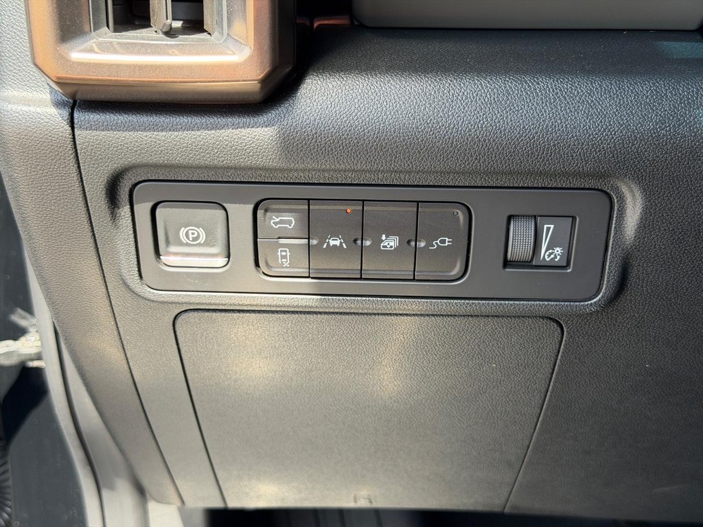 GMC HUMMER EV SUV Vehicle Image 12