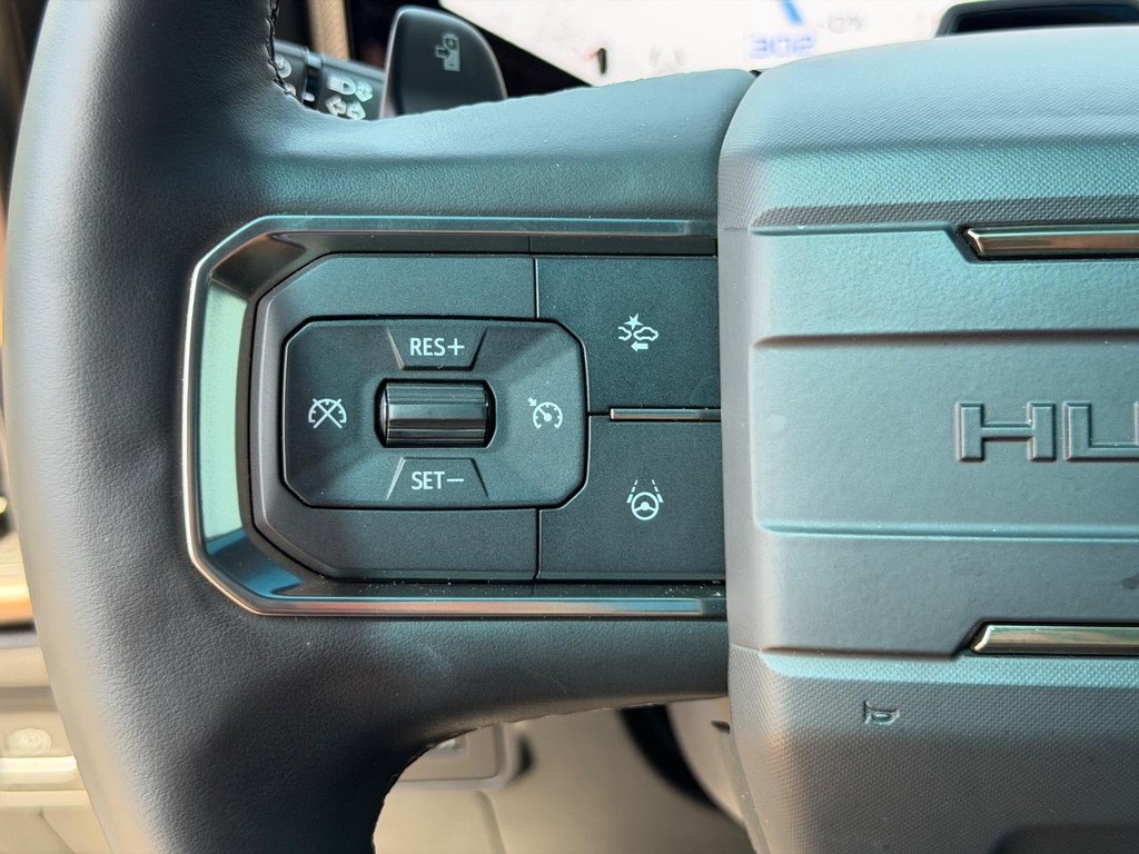 GMC HUMMER EV SUV Vehicle Image 13