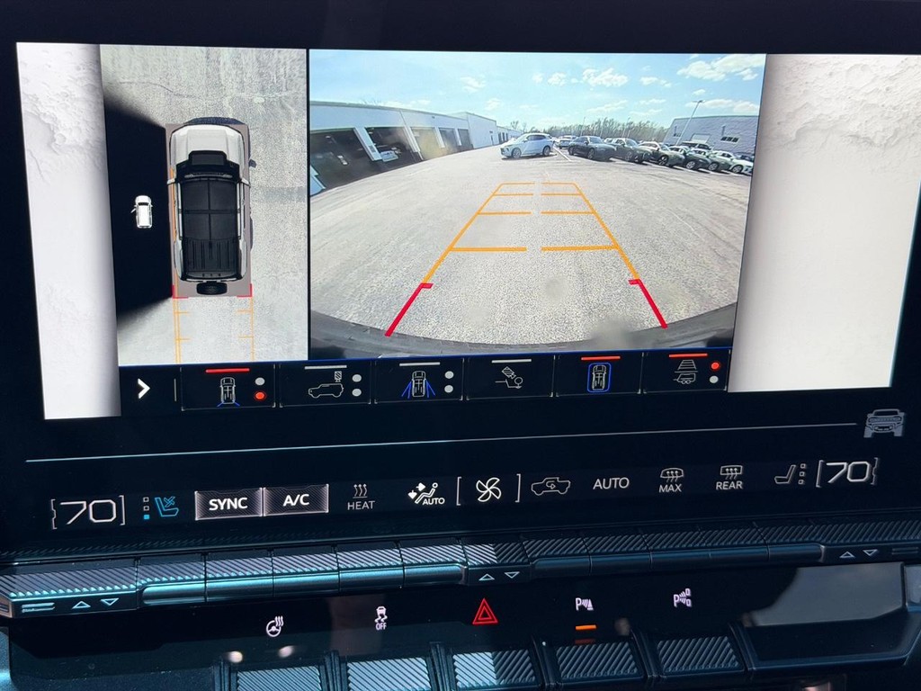 GMC HUMMER EV SUV Vehicle Image 15