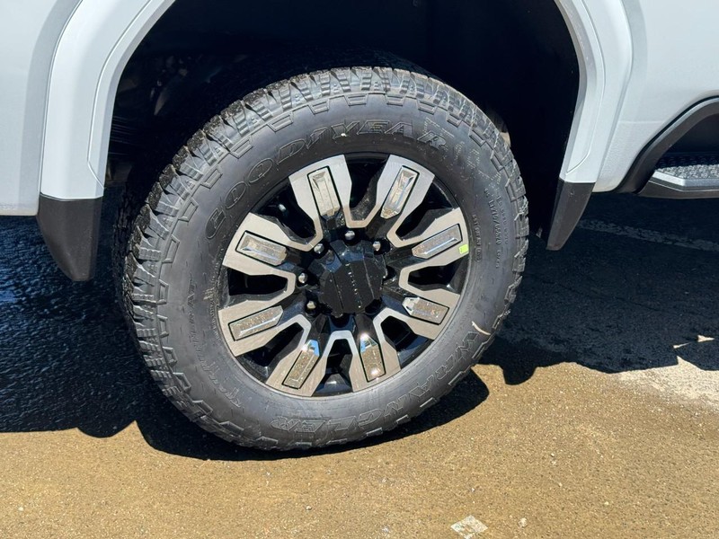 GMC Sierra 2500HD Vehicle Image 04