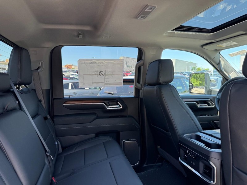 GMC Sierra 2500HD Vehicle Image 05