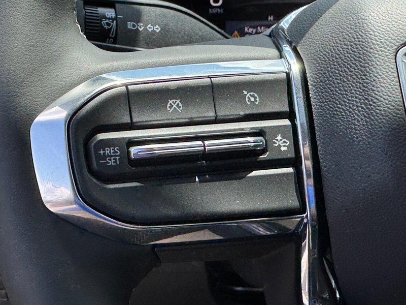GMC Canyon Vehicle Image 11