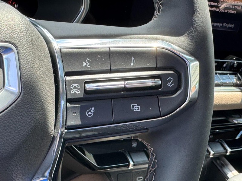 GMC Canyon Vehicle Image 12