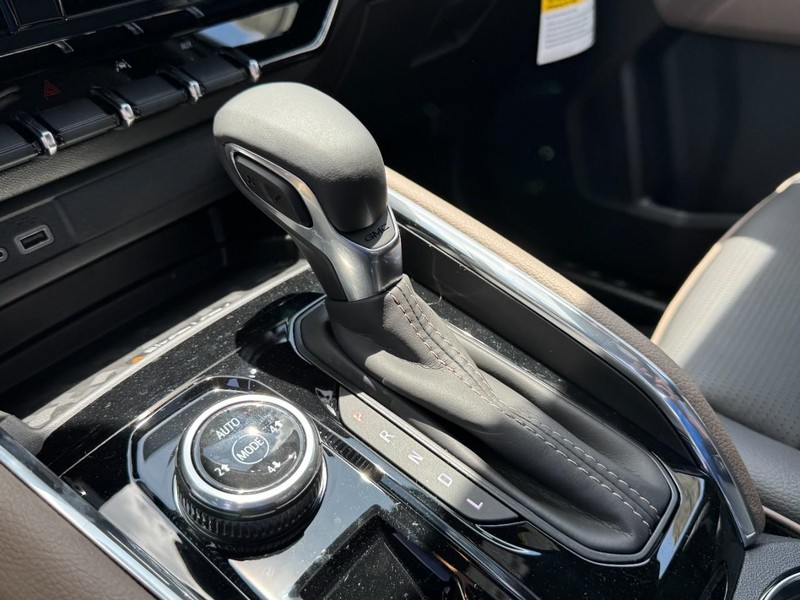 GMC Canyon Vehicle Image 13
