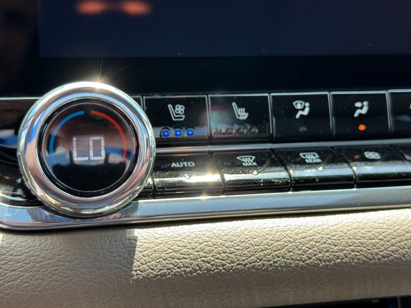 GMC Canyon Vehicle Image 14