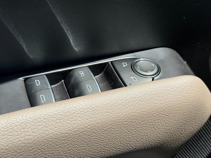 GMC Canyon Vehicle Image 16