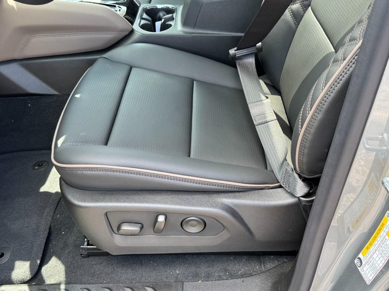 GMC Canyon Vehicle Image 17