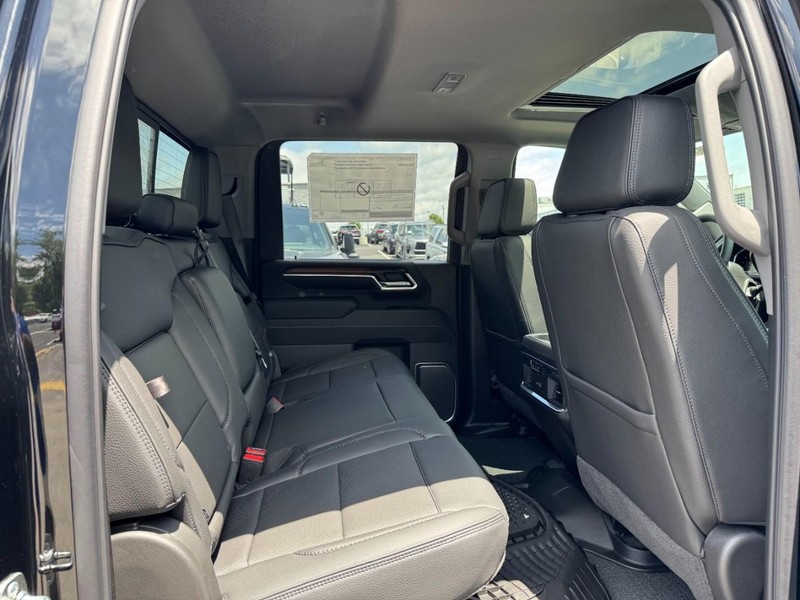 GMC Sierra 2500HD Vehicle Image 05