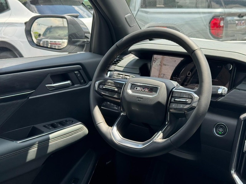 GMC Acadia Vehicle Image 09
