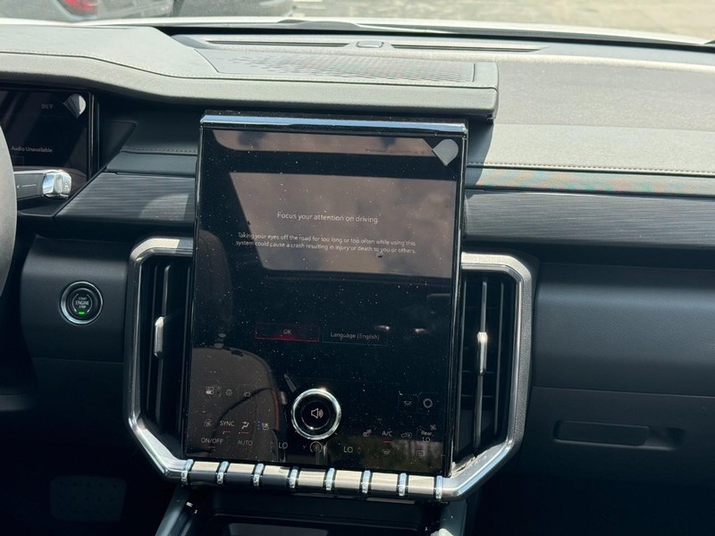 GMC Acadia Vehicle Image 10