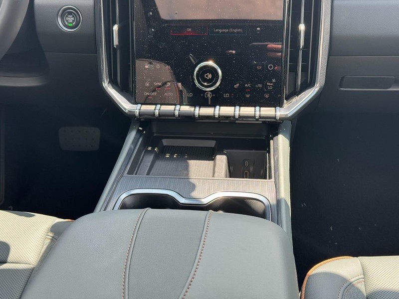 GMC Acadia Vehicle Image 11