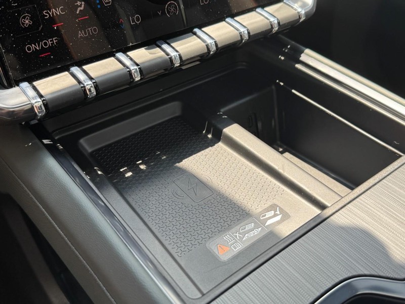 GMC Acadia Vehicle Image 14
