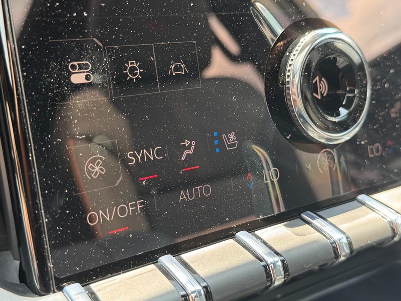 GMC Acadia Vehicle Image 15
