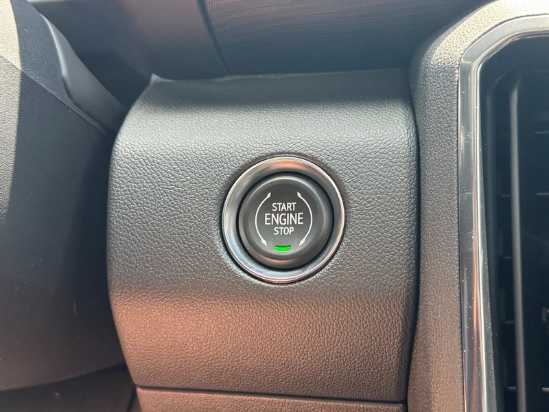GMC Acadia Vehicle Image 16