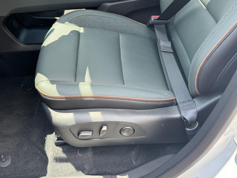 GMC Acadia Vehicle Image 19