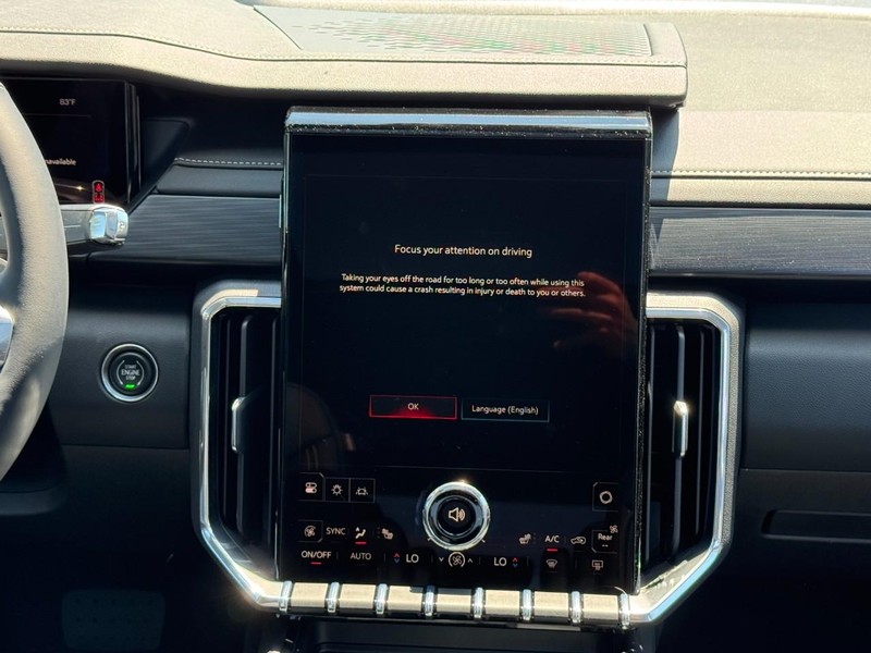 GMC Acadia Vehicle Image 09