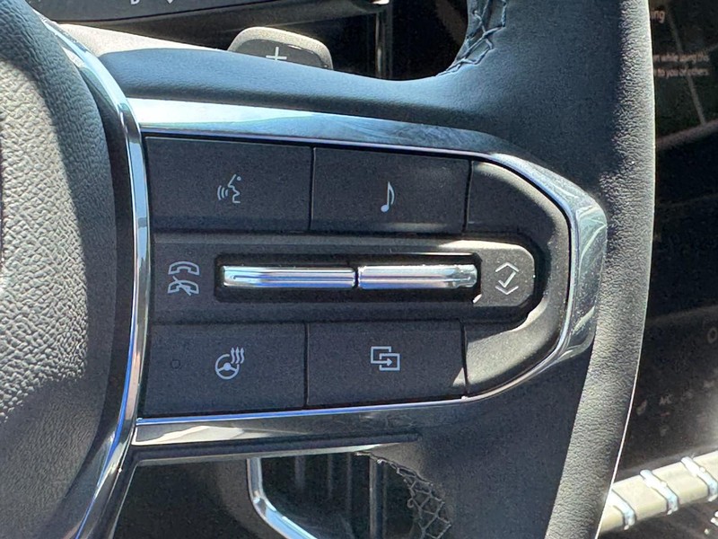 GMC Acadia Vehicle Image 12