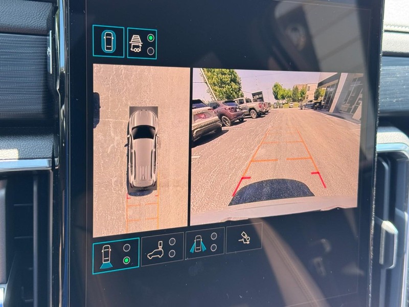 GMC Acadia Vehicle Image 15