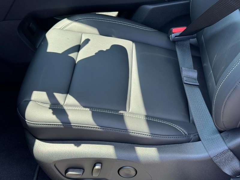 GMC Acadia Vehicle Image 16
