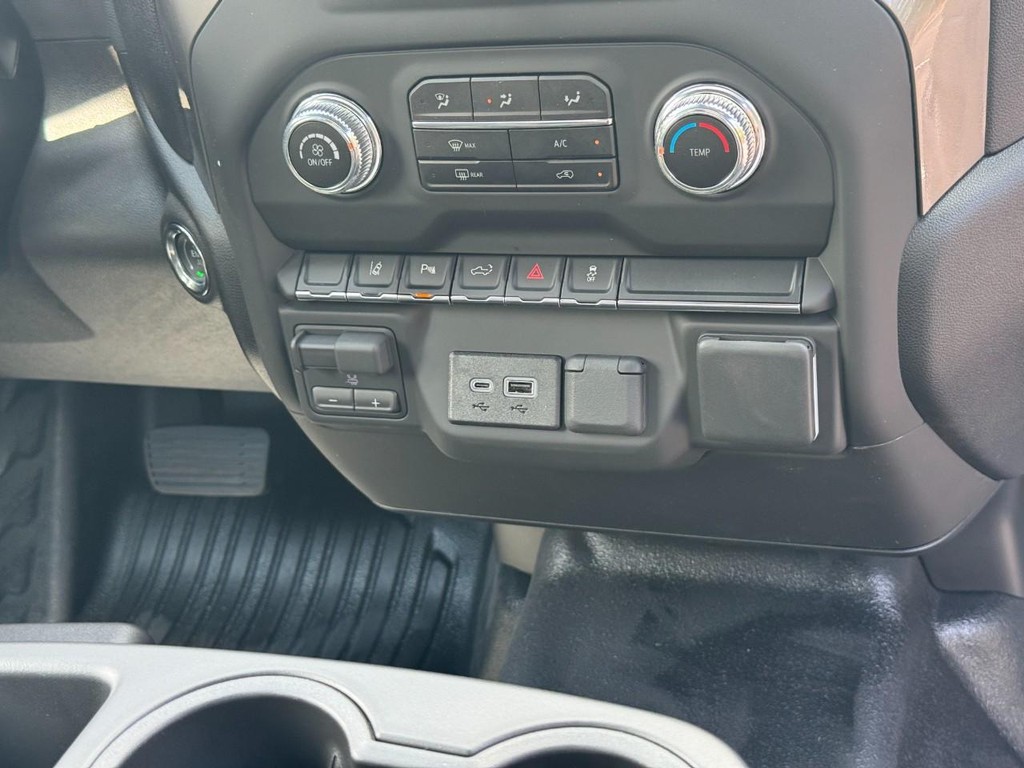 GMC Sierra 3500HD Vehicle Image 09