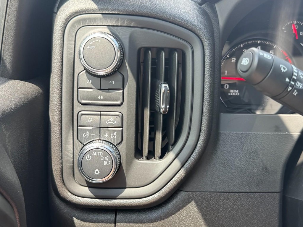 GMC Sierra 3500HD Vehicle Image 11