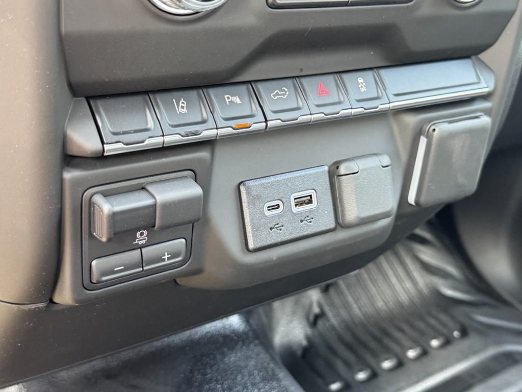 GMC Sierra 3500HD Vehicle Image 12